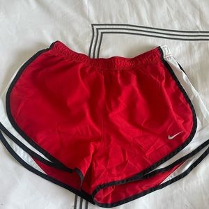 Nike Shorts (red)
